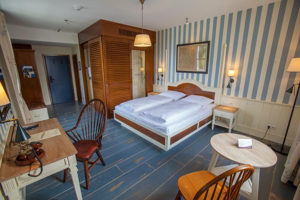 4 Hotel Rust Room photo